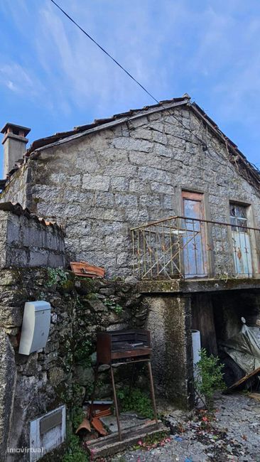 Moradia em Pedra para restauro.