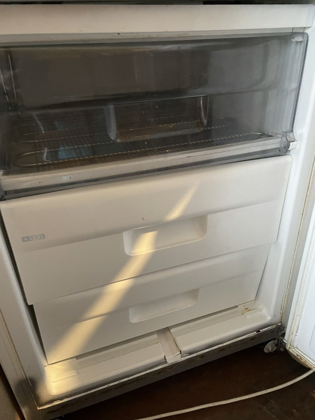 Холодильник з морозильною камерою
