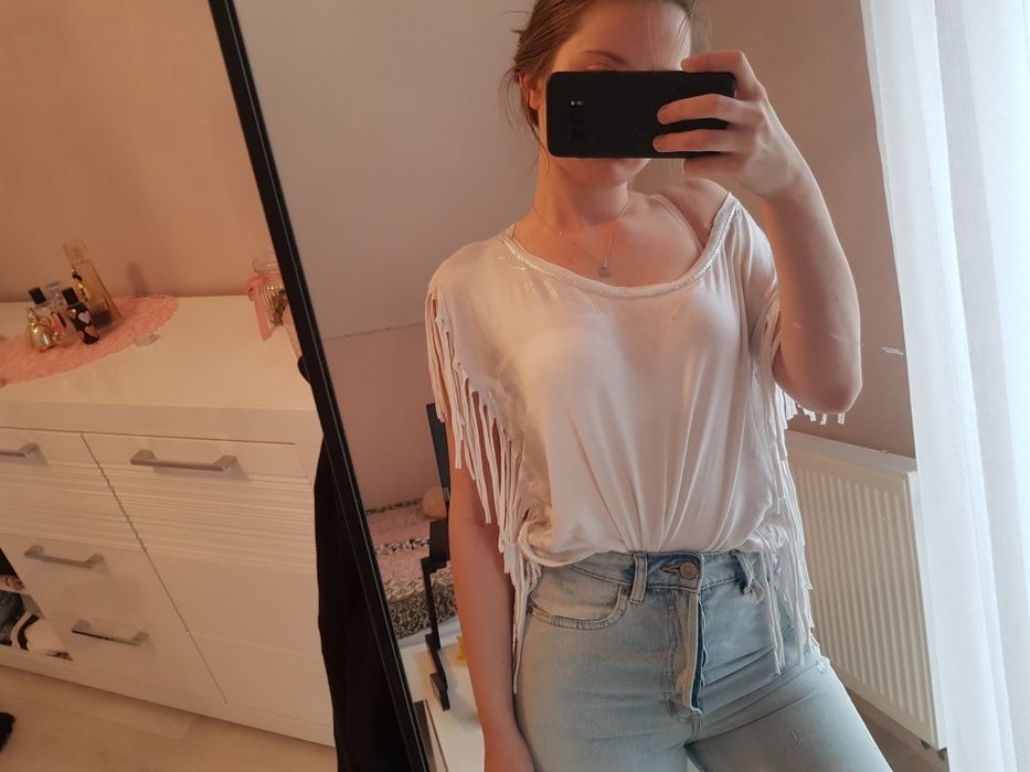 Biała bluzka z frędzlami