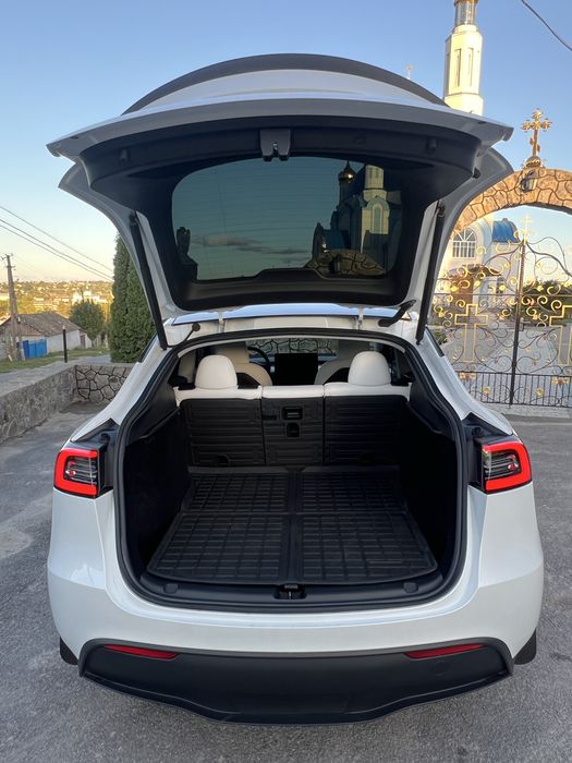 Tesla Model Y Long range Dual Motor 82.5 квт 2023 рік