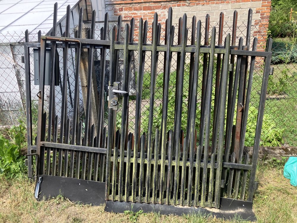 Brama ogrodzeniowa + furtka i słupki