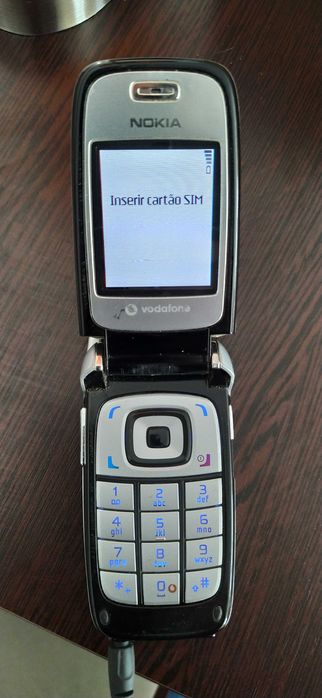 Telemóvel Nokia preto e cinza