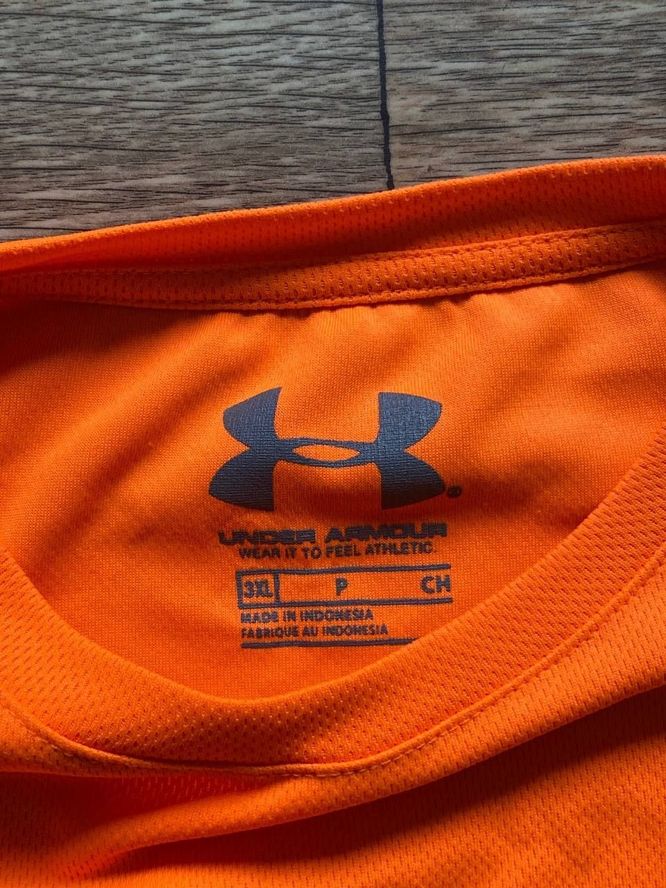 Фудболка, (Under Armour) для бігу.