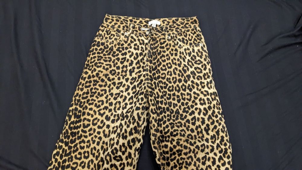 чорні джинси скейтери