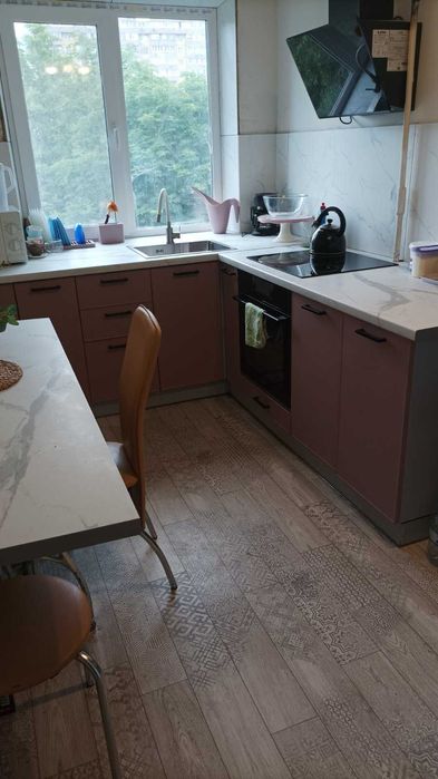 Продам 2-х квартиру на Тополі -2 біля Січі