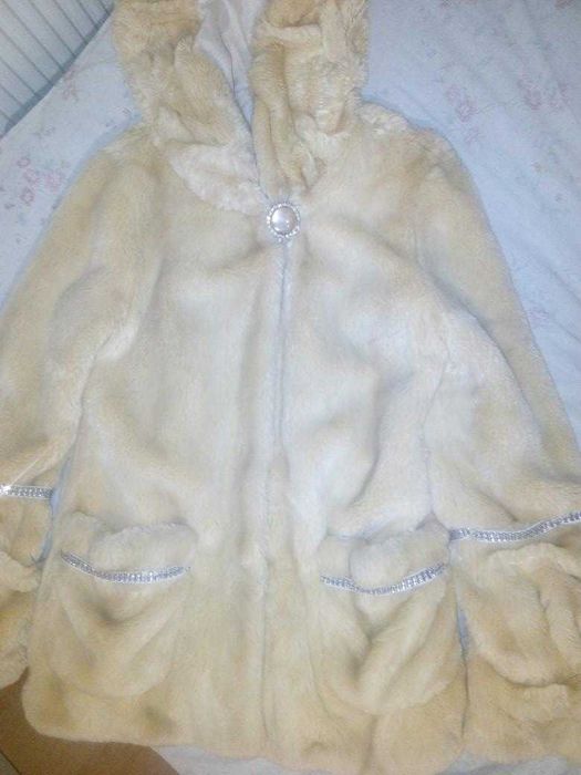 Шуба шубка красивая нарядная светло бежевая деми  весна  158
