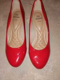 Sapatos vermelhos Novos