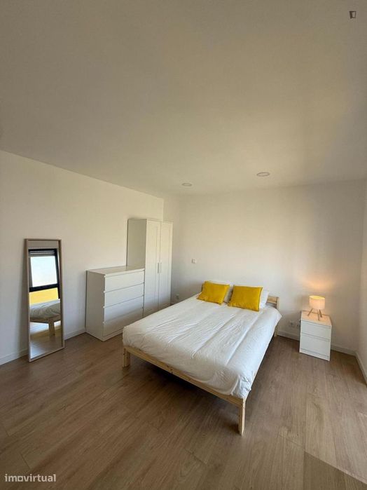 Quarto - localizado em Rio Tinto Porto