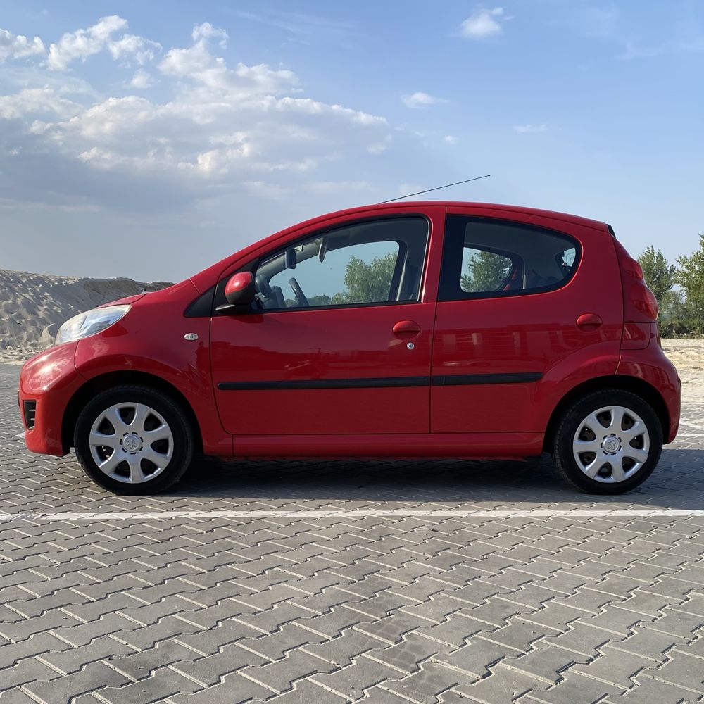 Peugeot 107 2011 року