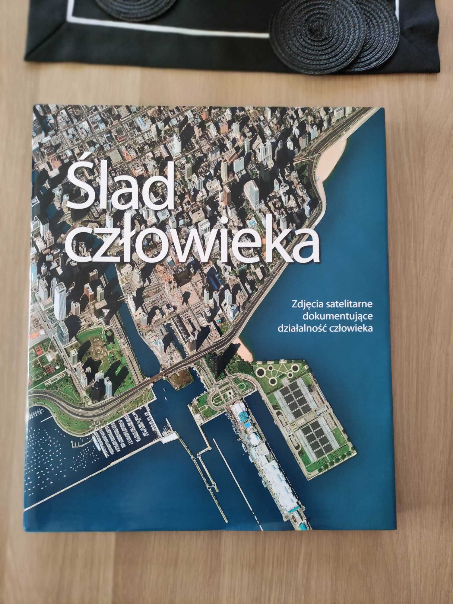 Ślad człowieka zdjęcia satelitarne dokumentujące działalność człowieka