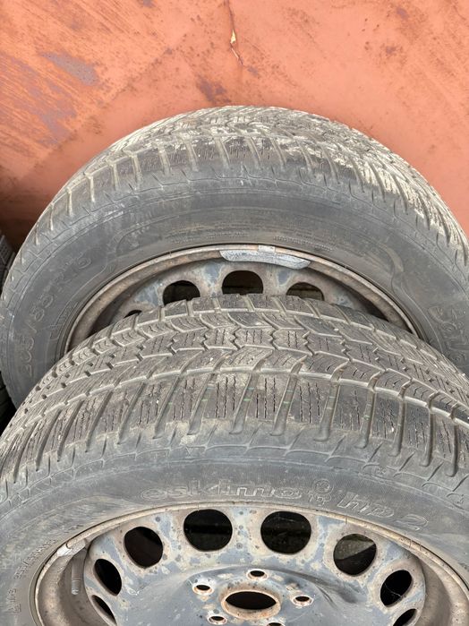 Opony z felgami stalowymi 205/55 R16 + kołpaki VW