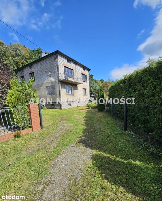 Dom dwurodzinny w Ligocie pod lasem.