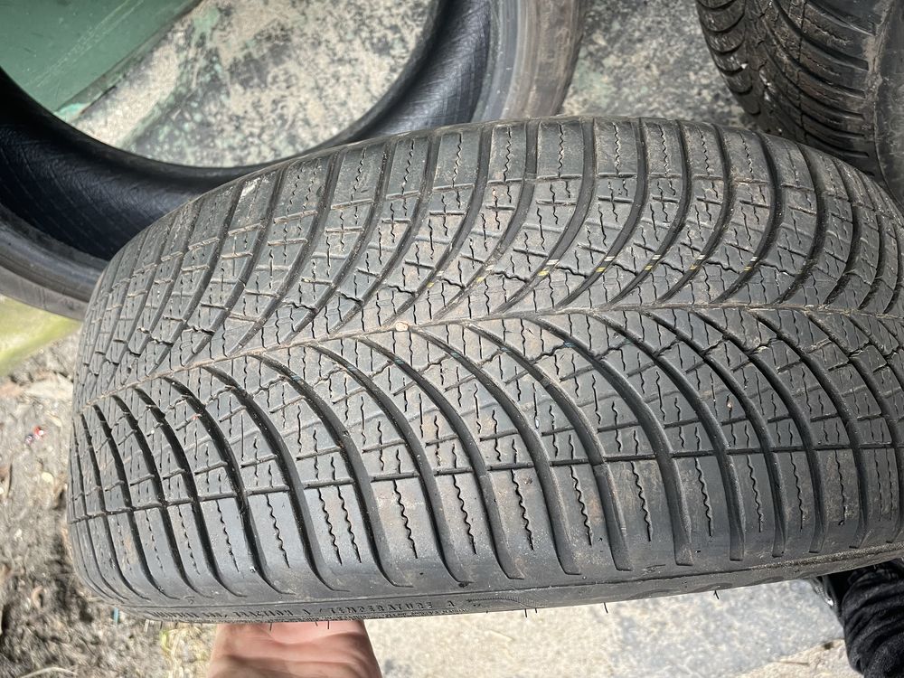 Goodyear 225 45 r18 зима