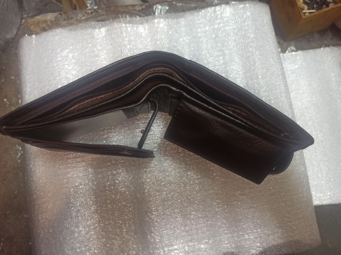 Стильний великий шкіряний гаманець