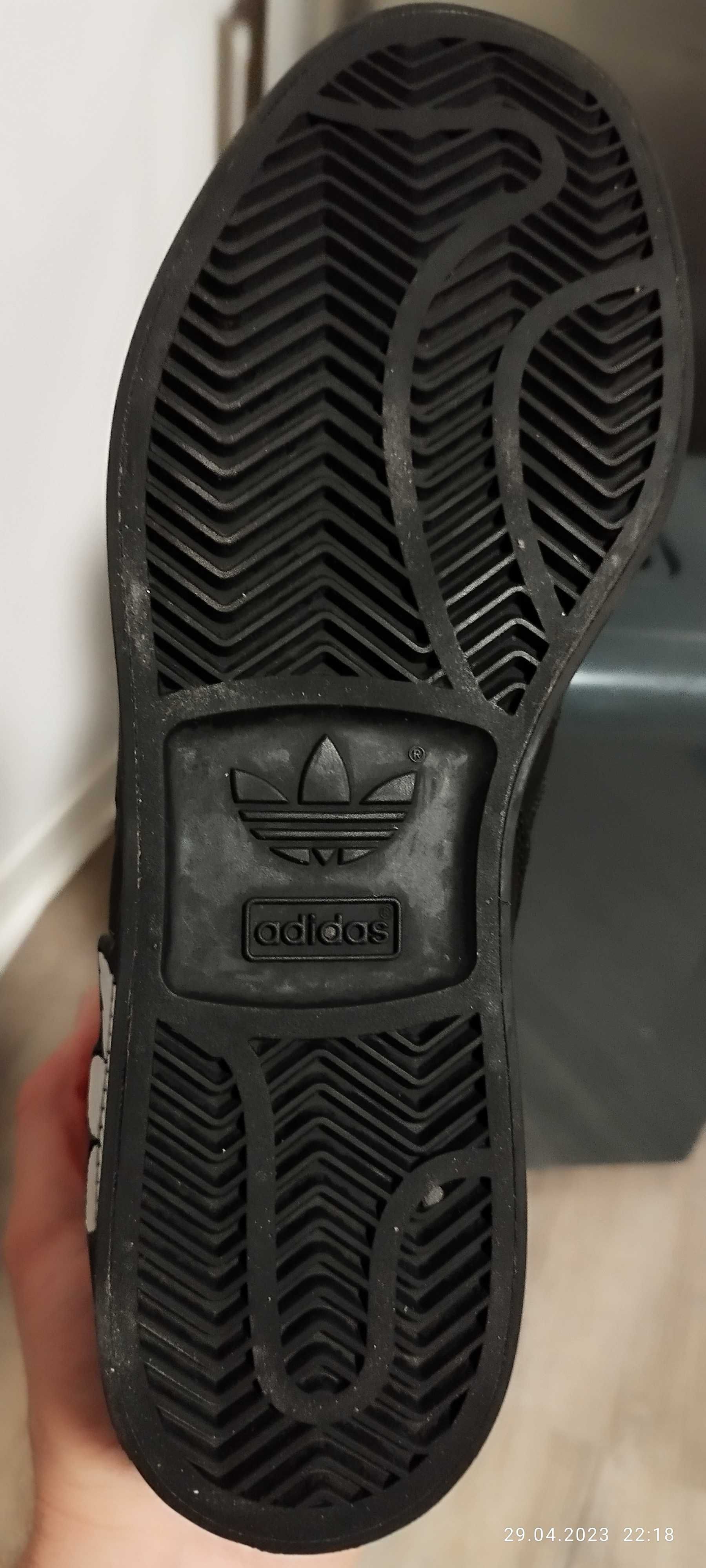 Фірмове взуття Adidas