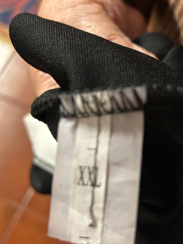 Vestido preto italiano com listas brancas