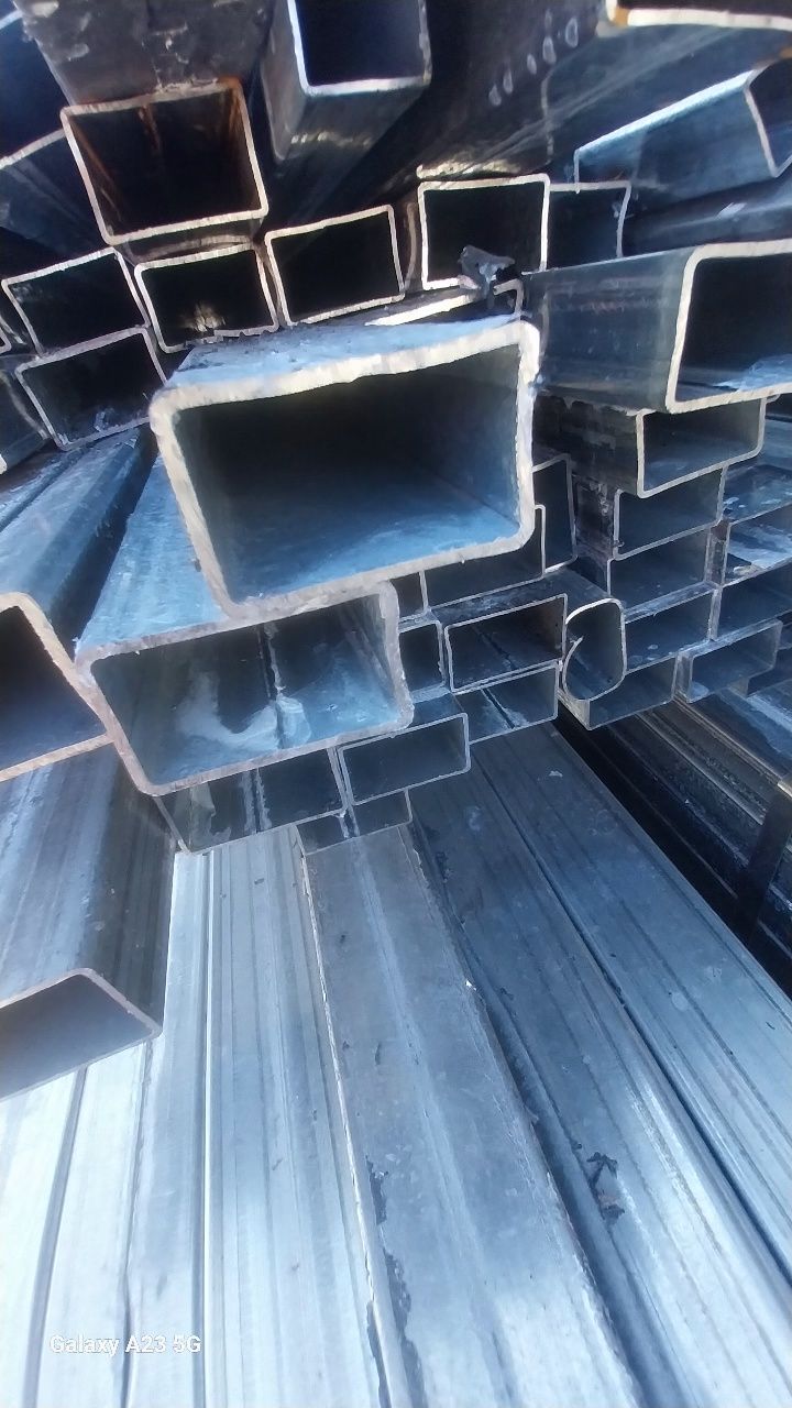 Tubos/ Ferros metálicos 6 metros galvanizados 80×40 com 1.5mm
