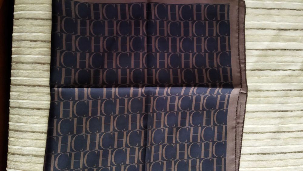 Lenço Carolina Herrera