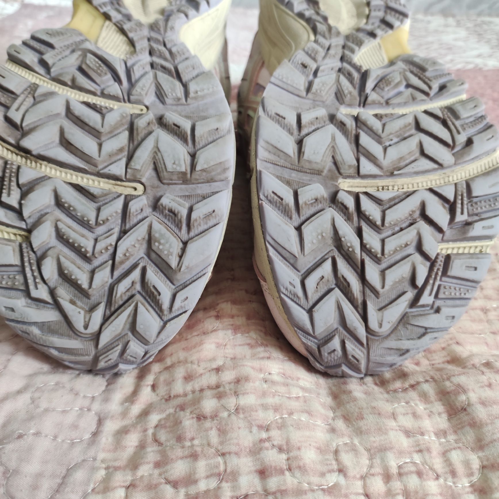 Кросівки жіночі Asics