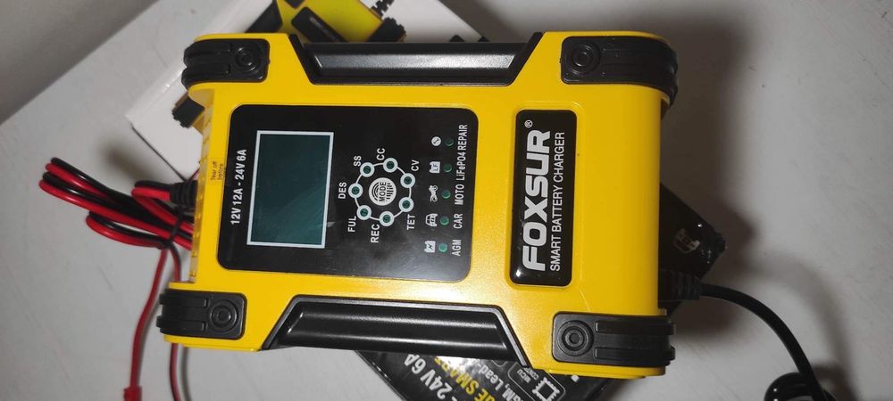 Потужне зарядне FOXSUR 12В-12А 24В-6А