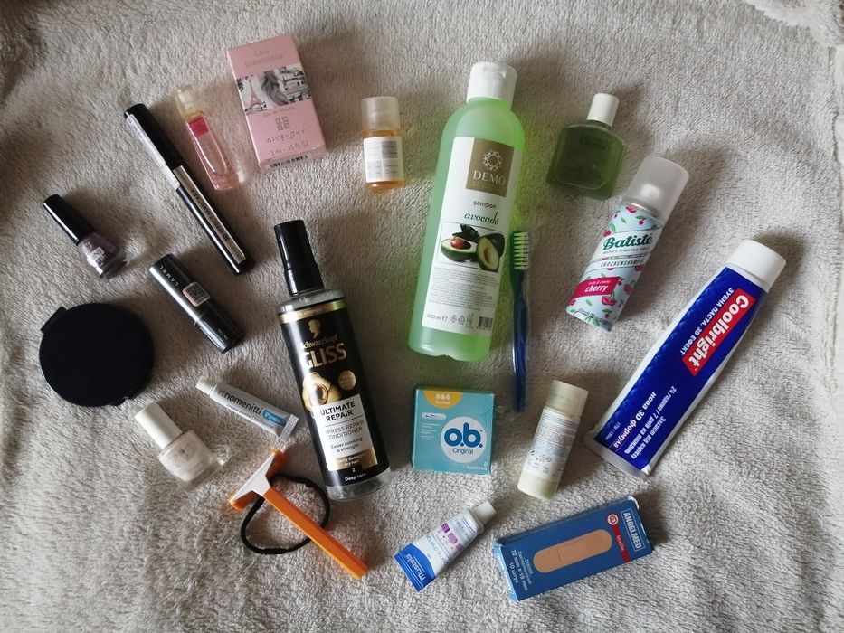 Лот косметики...