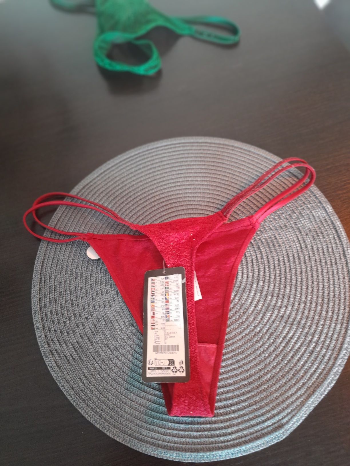 Piękne stringi błyszczące rozmiar m/l Nowe!