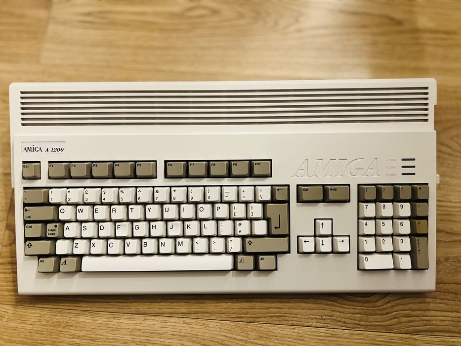 Magic Amiga 1200 ESCOM w pudełku (zasilacz mysz instrukcje)