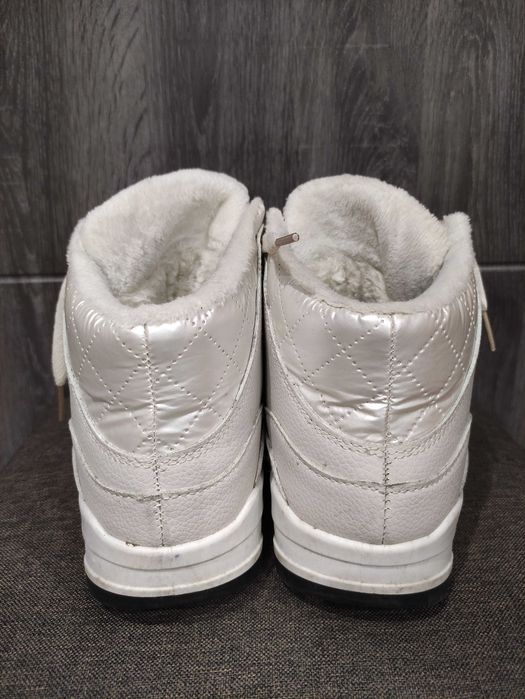 Классные теплые зимние кроссовки хайтопы дутыши 26 см