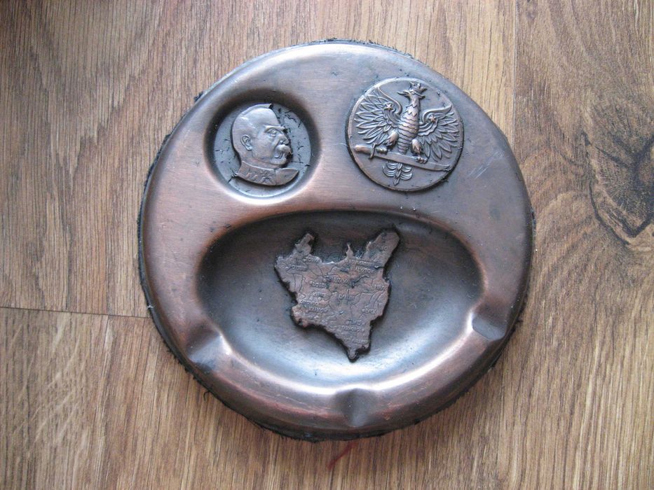 Polska popielniczka patriotyczna 2 RP Józef Piłsudski Orzeł w koronie