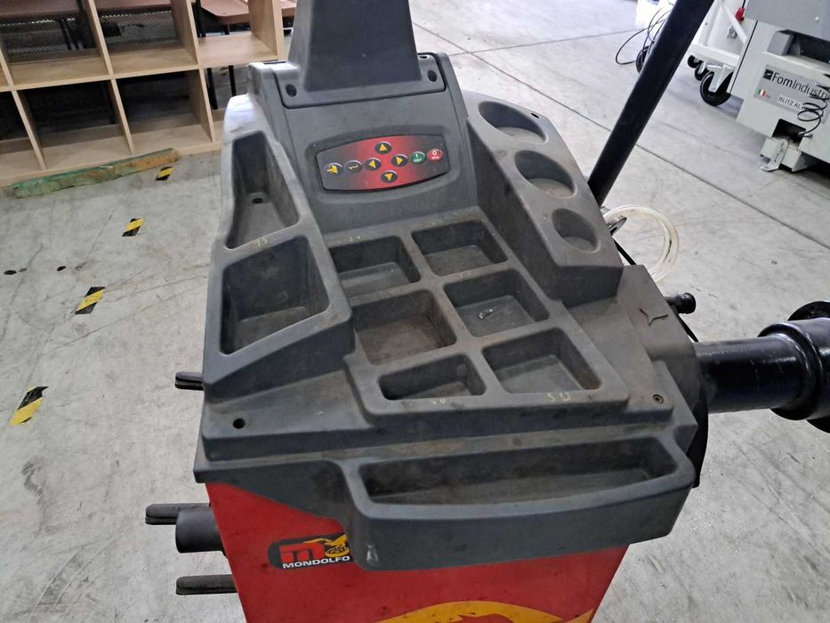 Wyważarka do kół samochodowych NEXION Tip Topol