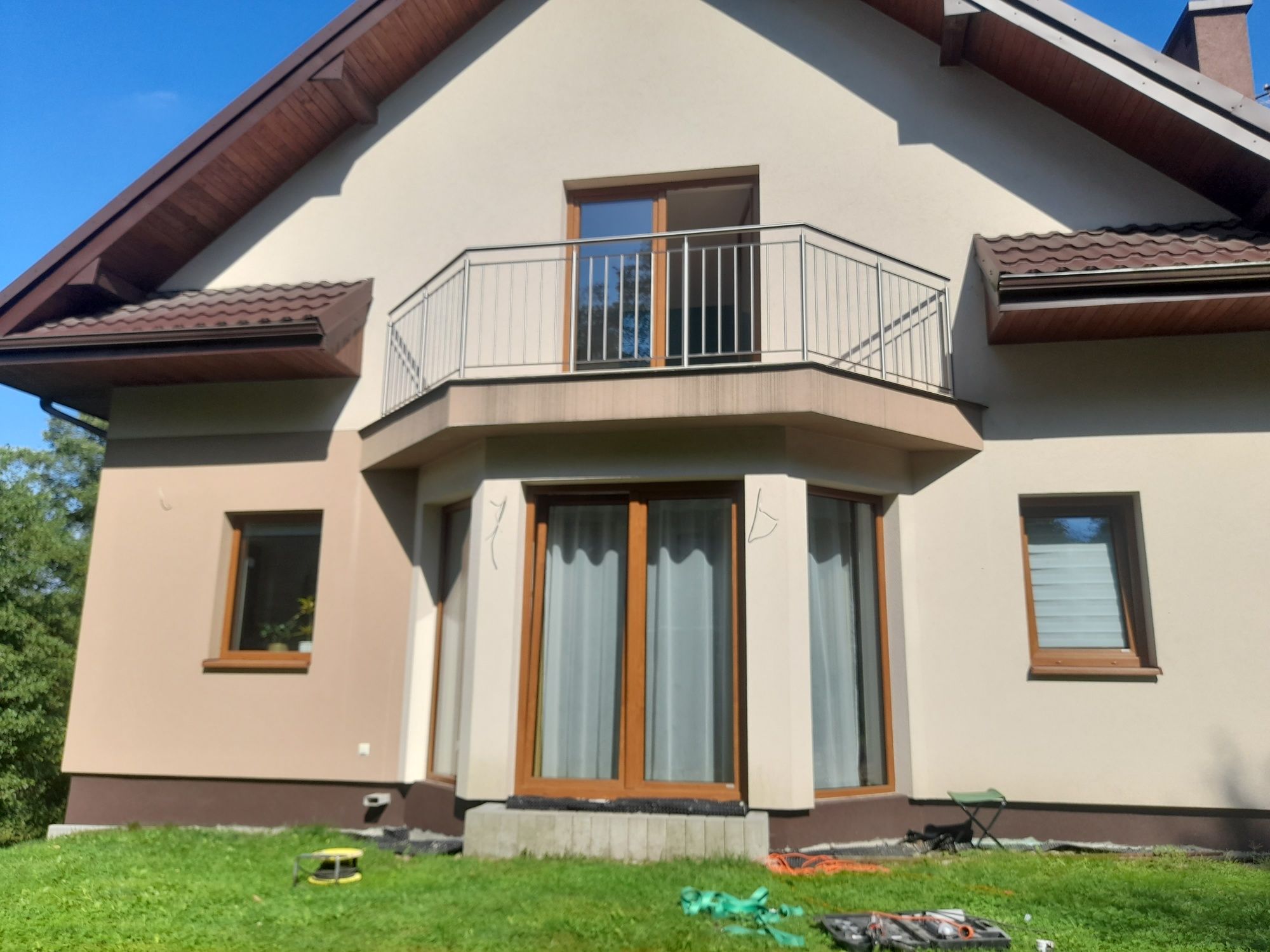 Balustrady nierdzewne. Balkony francuskie. Zadaszenia