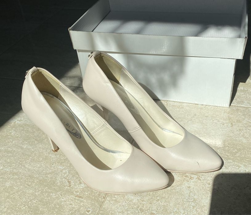 Klasyczne perłowe szpilki