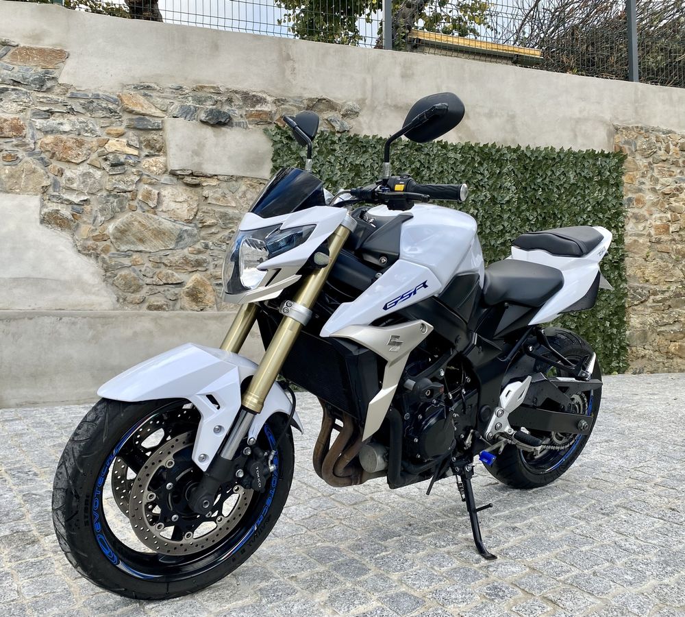 Suzuki gsr 750cc