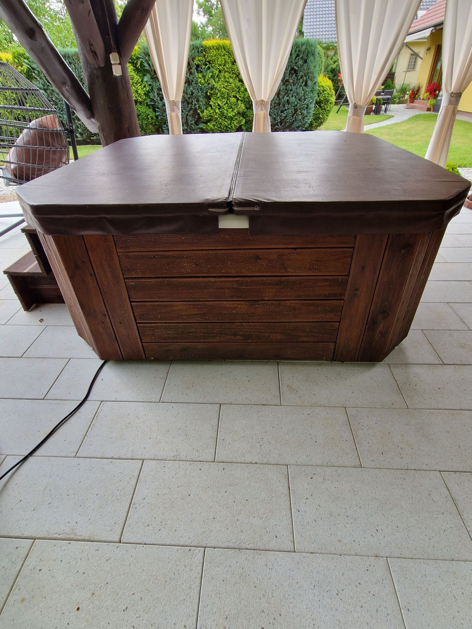Jacuzzi ogrodowe dla 5 osob 2m X 2m