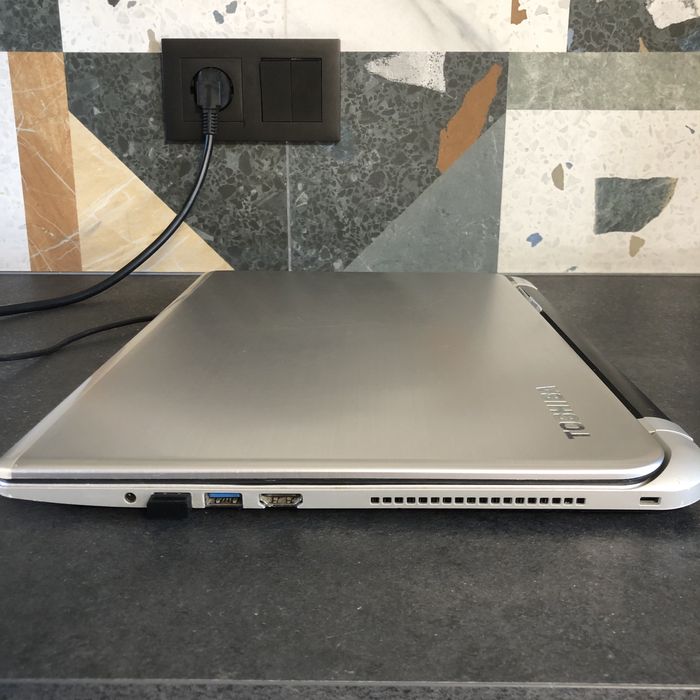 TOSHIBA SATELLITE S55T-B5150 робочий, Core i7 | 16 ГБ ОЗП | SSD 256 ГБ