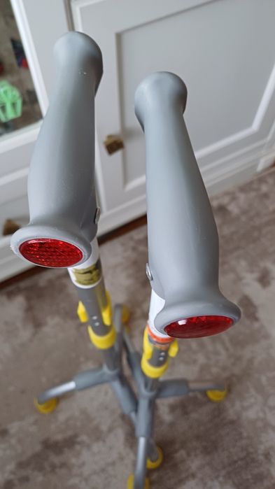 Триточкові палиці дитячі (52-64 см)  Mikirad. Змінюються по висоті.