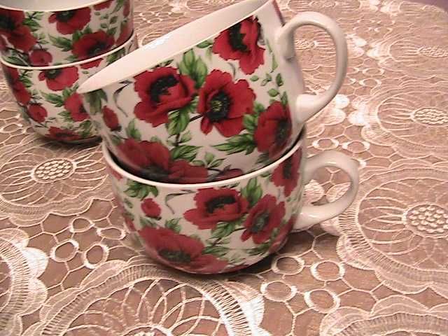 Комплект посуды "Красные маки"