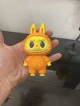 Labubu em porta chave