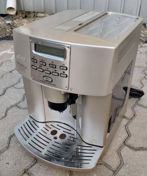 Кофемашина кофеварка Делонджи Delonghi Magnifica ESAM 3500 б/у