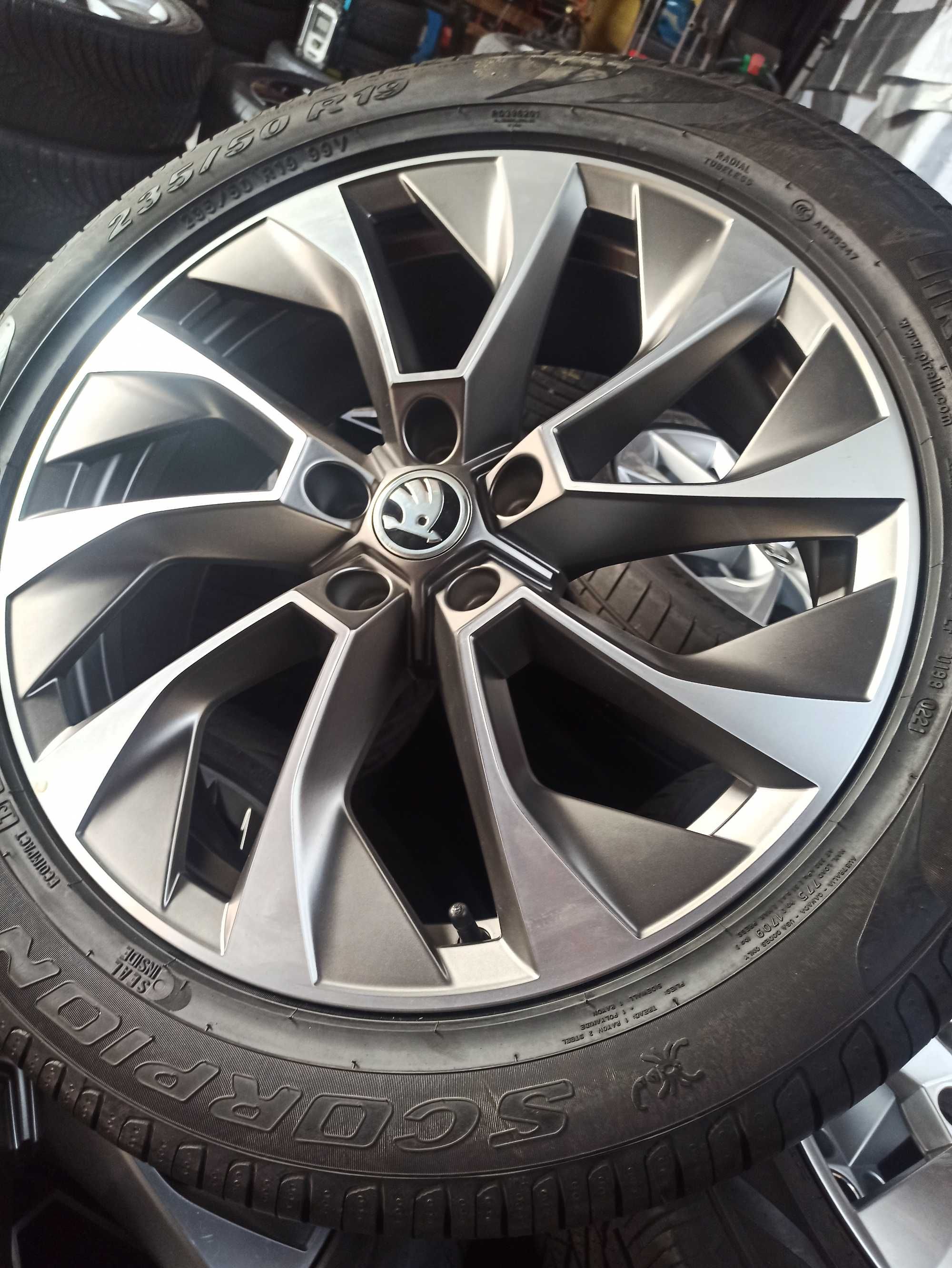 Alufelgi 19" 5x112 Oryginał Skoda Kodiaq Aronia + opony nowe