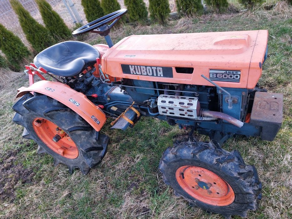 Traktorek ogrodowy kubota b6000.