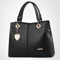 Жіноча сумка чорна Mc Donna з брелком серце