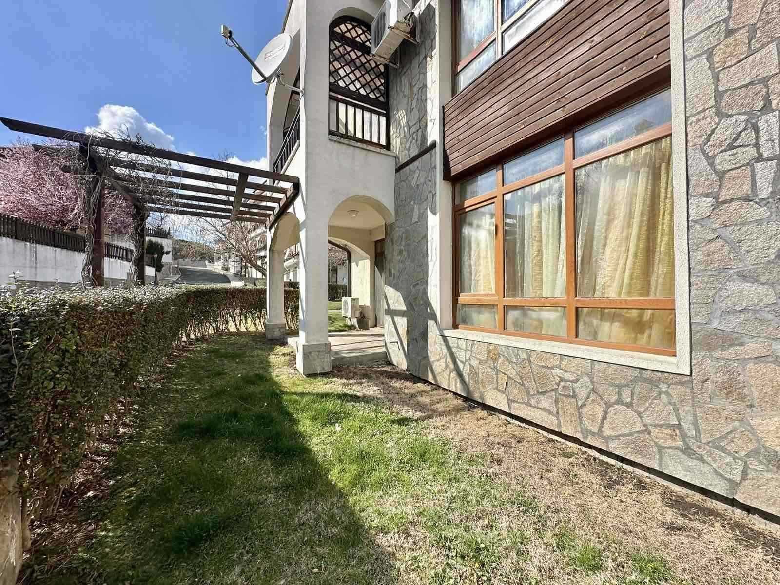 Продам велику квартиру 1+1 з садом в Болгарії м. Ахелой