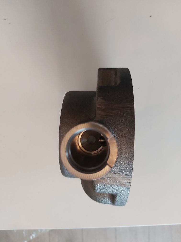 AL234170,R246017-Obudowa pompy skrzyni biegów John Deere