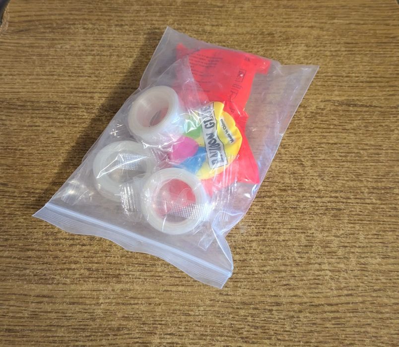 Велика кругла золота підставка для арок з металу