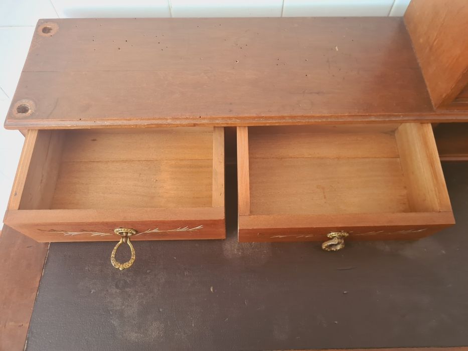 Pequena secretária