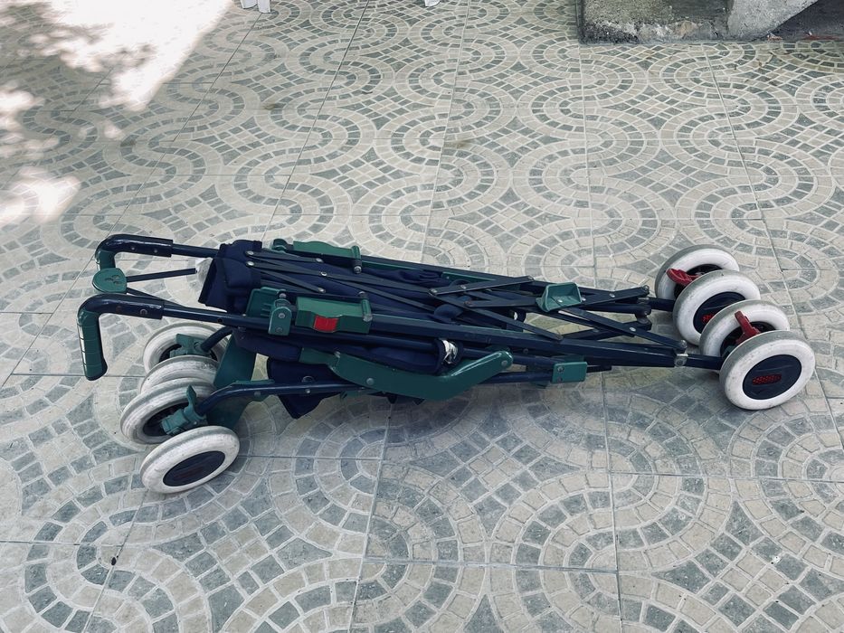 Vendo carrinho de bebê tipo guarda-chuva