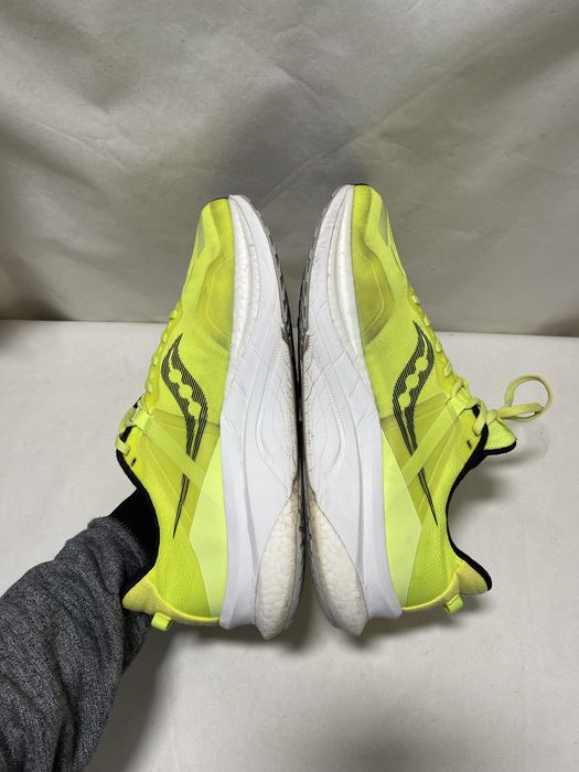Топові бігові кросівки Saucony Tempus “Acid Green” розмір  44