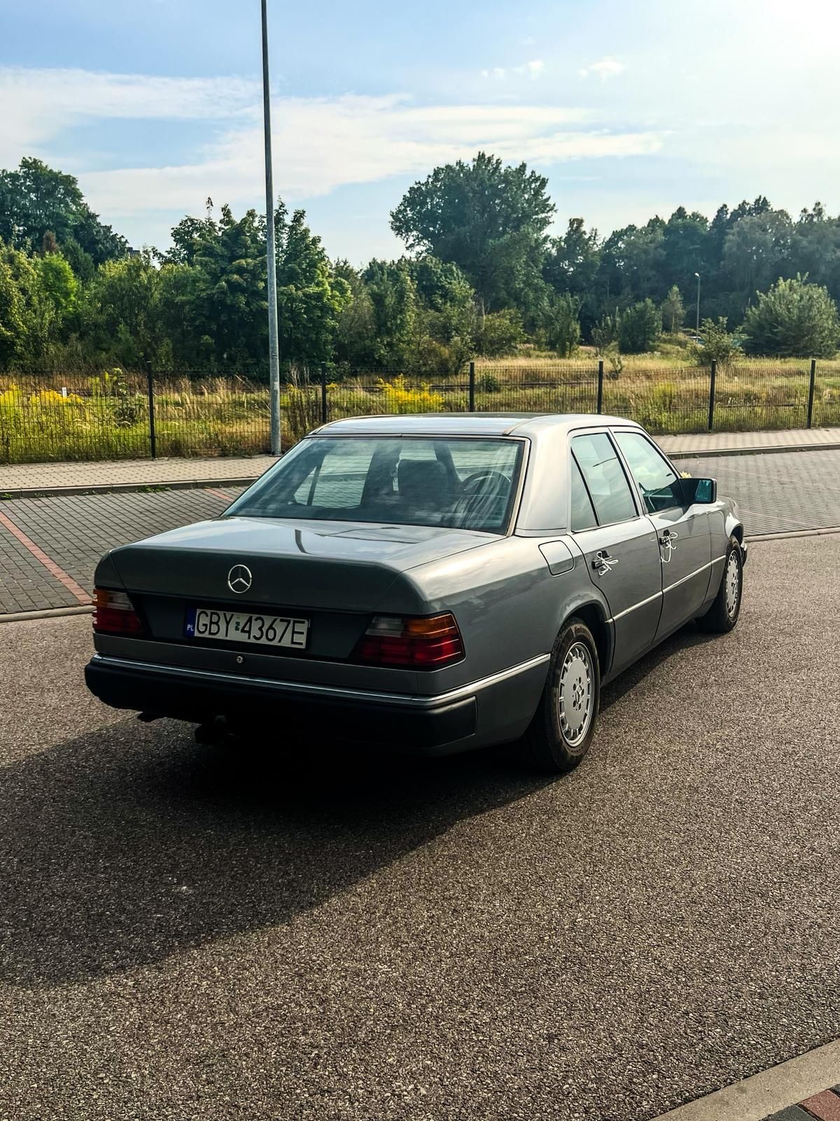 Auto do ślubu, klasyczny mercedes w124