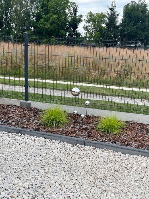 Nowe Kule ogrodowe srebrne na piku